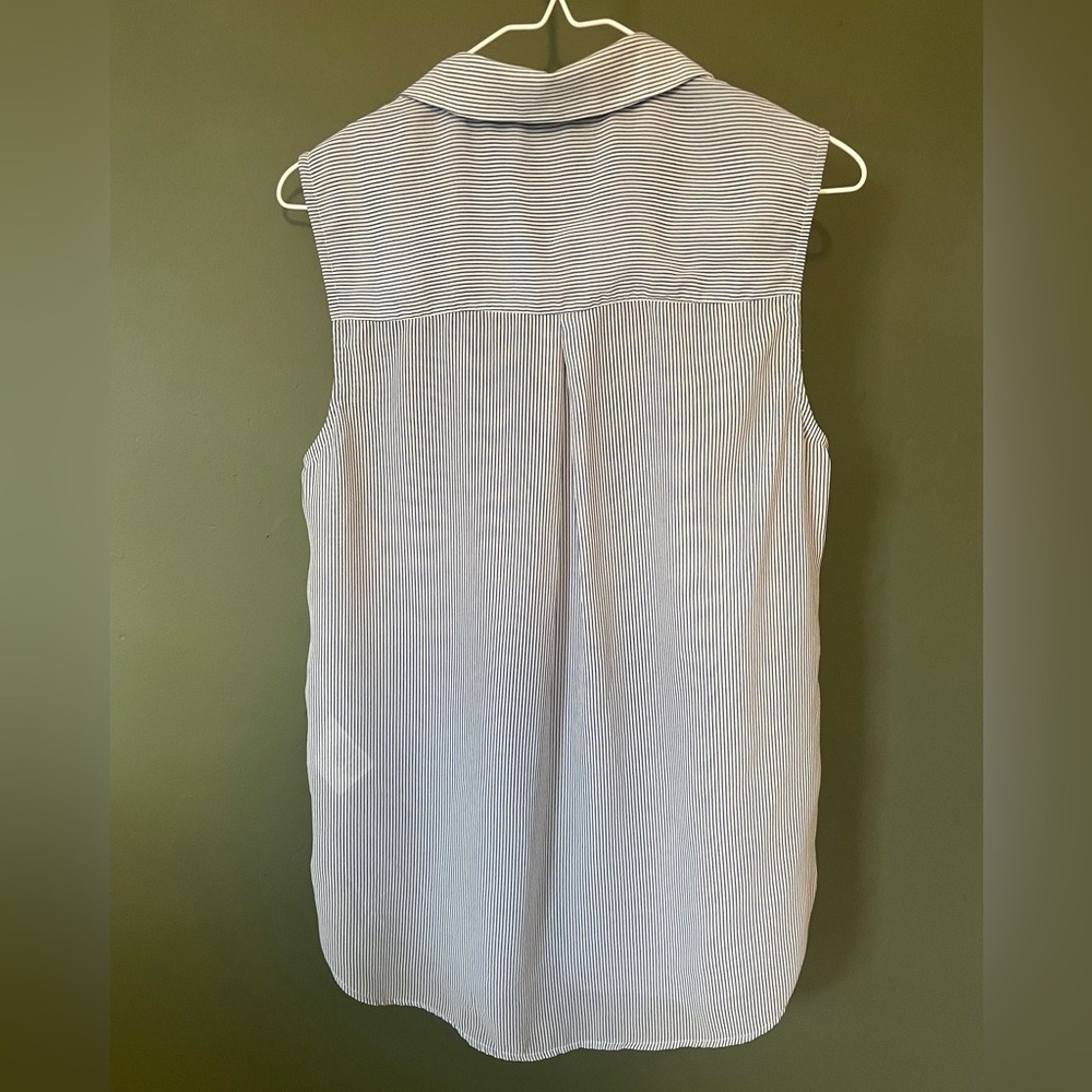 H&M Women’s Navy Blue White Striped Button Down Lightweight Sleeveless Top 4 - Picture 3 of 7